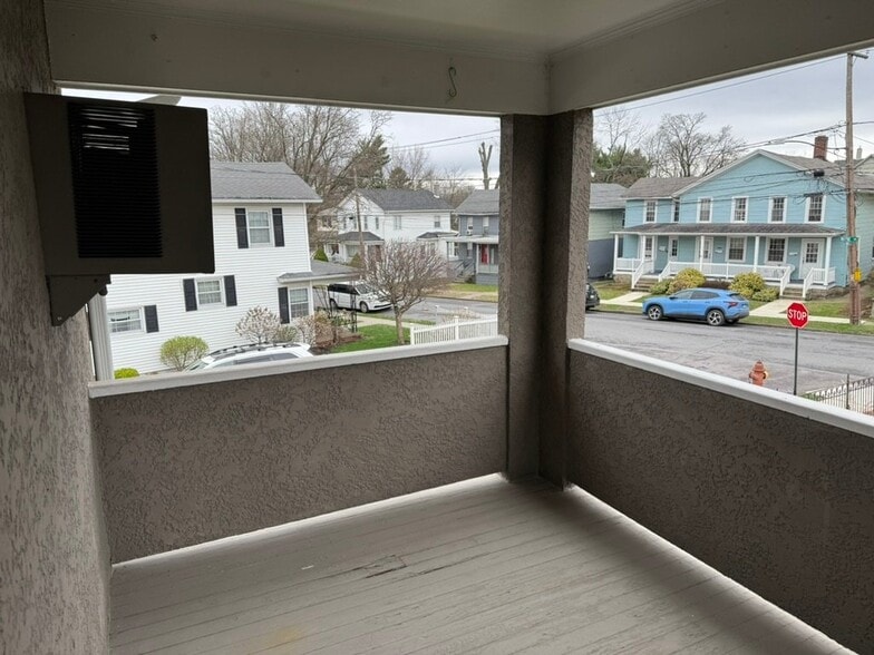 Building Photo - 307 Warren St