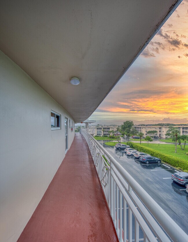 Building Photo - 2728 Garden Dr N