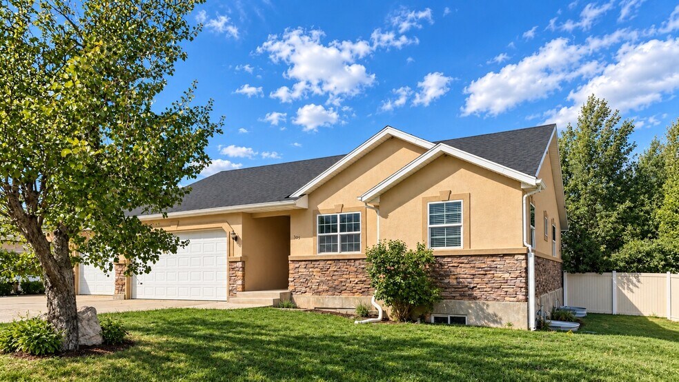 Building Photo - 305 N Appleview Dr