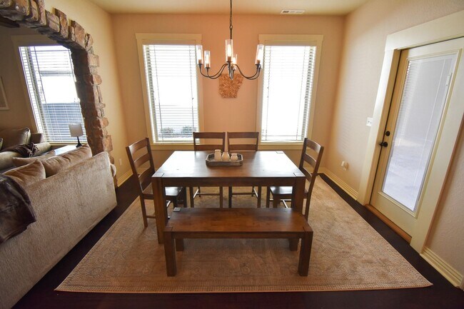 Building Photo - Stunning Fully Furnished Home in the Heart of Fayetteville!
