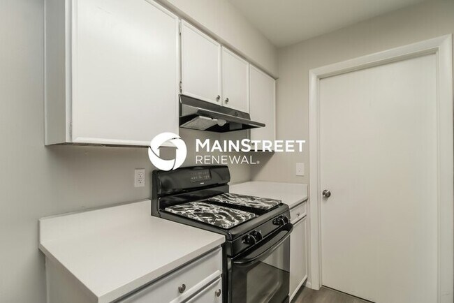 Building Photo - 3 Bedroom Pet-Friendly Home in ORLANDO, FL with Main Street Renewal