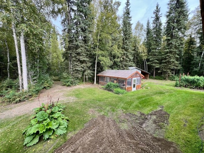 Building Photo - Charming 3-Bedroom Home on 5.84 Acres – Pe...