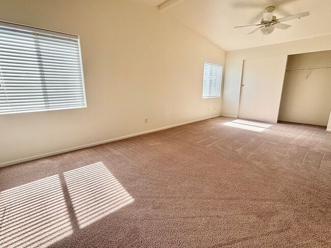 Building Photo - Charming Horse Property - 2 Bed/ 2 Bath with office- Home with Scenic Views and Pasture