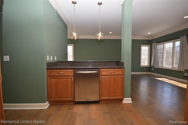 Building Photo - 42965 River Bend Dr