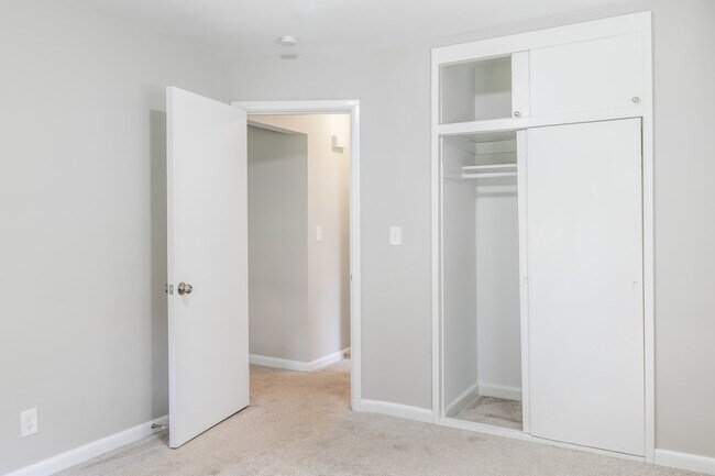 Building Photo - 3140 S 48th St
