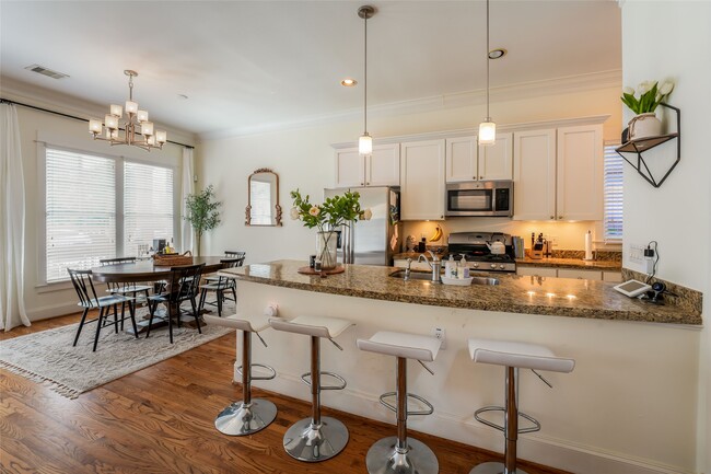 Building Photo - 1301 W 25th St