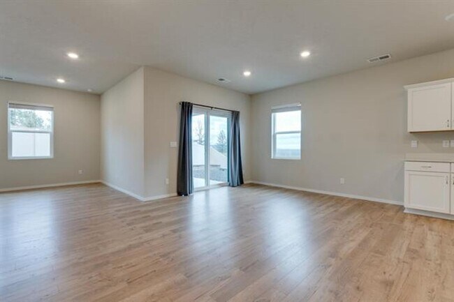 Building Photo - Newer 4 Bed 2 Bath Home in the Cheney SD