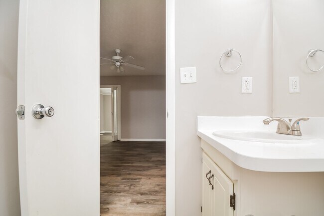 Building Photo - 1609 Hickoryridge Ct
