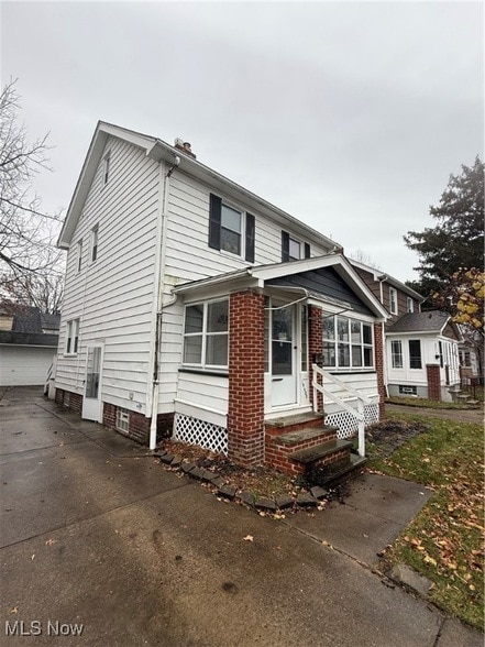 Primary Photo - 19600 Pasnow Ave