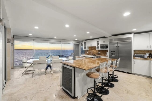 Building Photo - 31877 Circle Dr