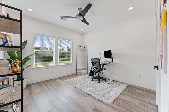 Building Photo - Wycliffe Dr.