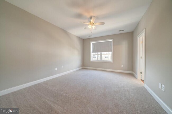 Building Photo - 15970 Greymill Manor Dr