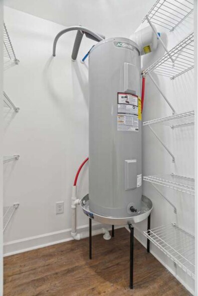 Building Photo - 629 Spencer Ave