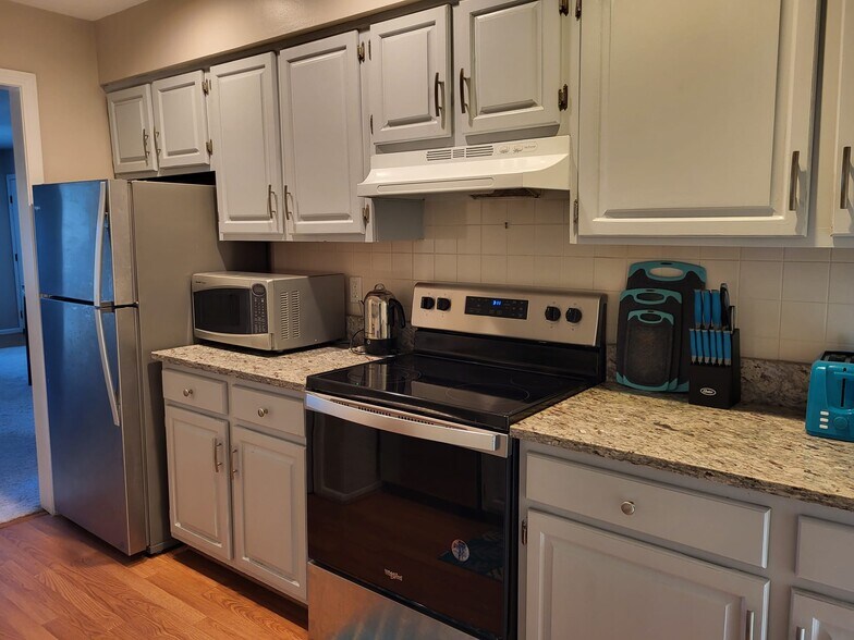 Building Photo - 335 Glendale Ave