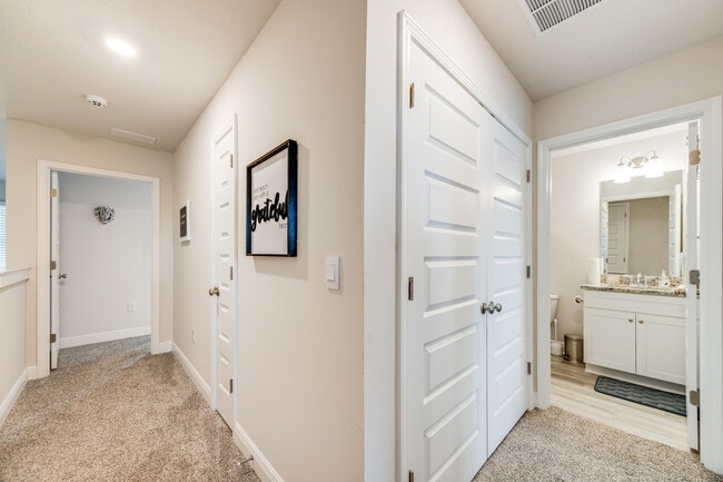 Building Photo - 1004 McLaren Cir