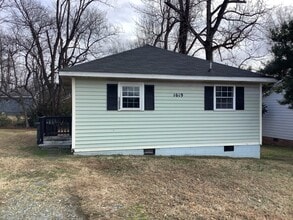 Building Photo - 3 Bedroom 1 Bathroom House