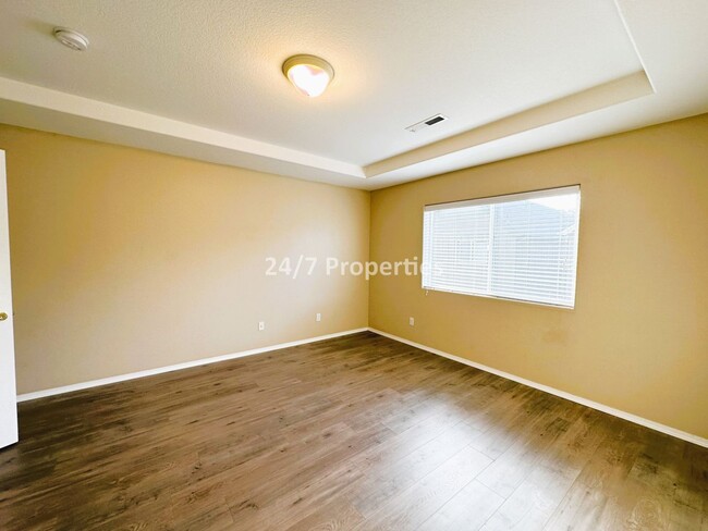 Building Photo - 2 Large BD Suites I 2.5BA & Garage! HILLSB...