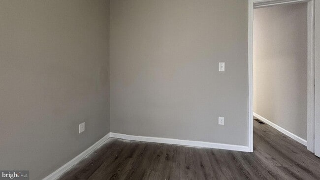 Building Photo - 141 N Peach St