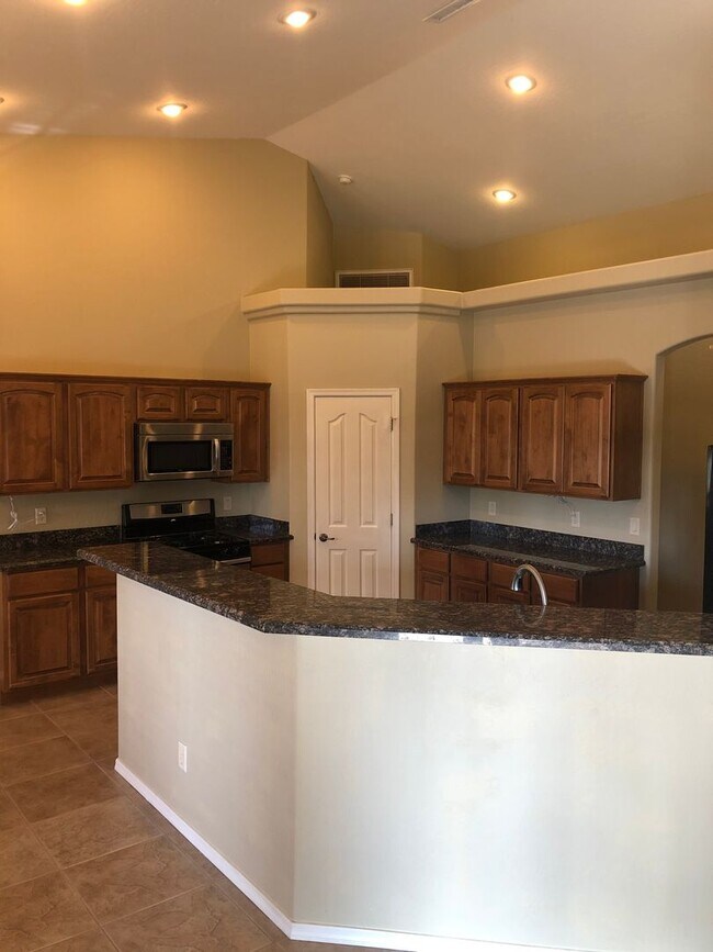 Building Photo - Four Bedroom Home w/3 Car Garage in Prescott
