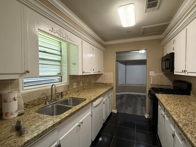 Building Photo - 12539 F Bar Dr