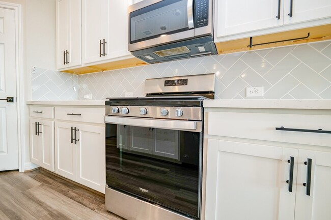 Building Photo - 31426 Whitcombe Summit Wy