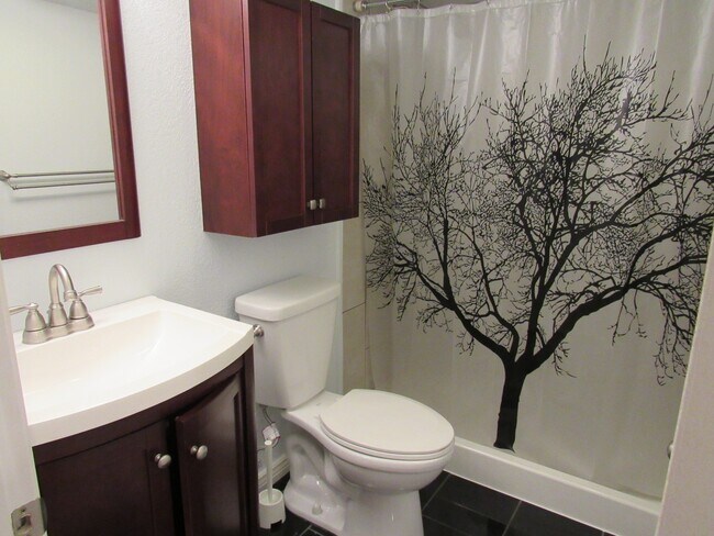 Building Photo - Rare Bradburn Single Family home including Carriage house