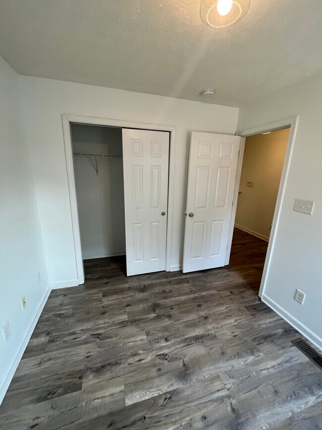 Building Photo - 1414 E New York St