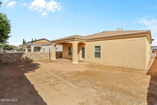 Building Photo - 5557 Gustavo Madrid Ln
