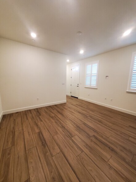 Building Photo - 4067 Stanwick Ave