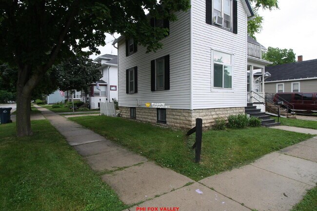 Building Photo - NICE 2 bedroom lower Month to Month lease