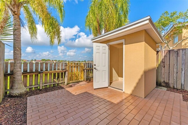 Building Photo - 17542 SW 139th Ct