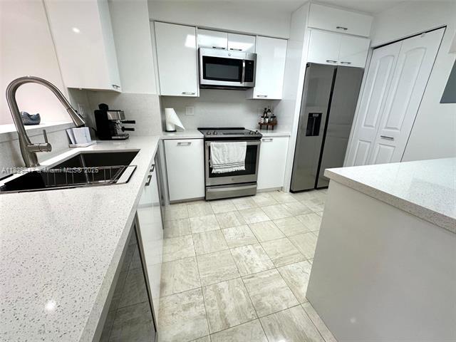 Building Photo - 5757 Collins Ave