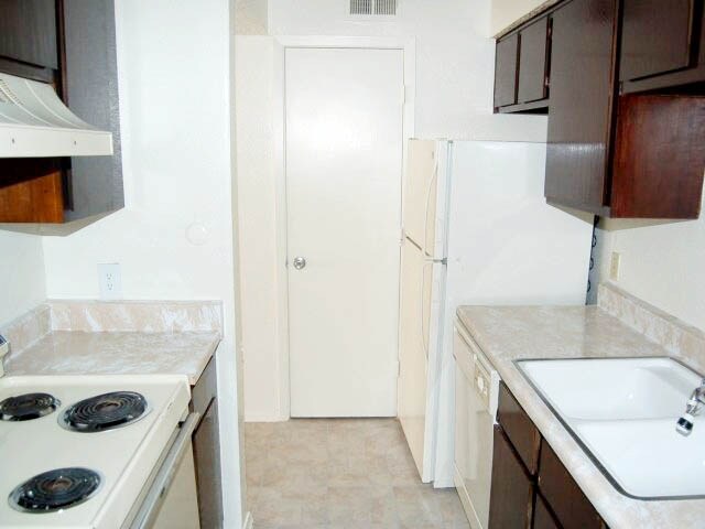 Building Photo - 8550 Spring Valley Rd