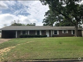 Building Photo - AVAILABLE NOW! CALL US FOR A SHOWING!