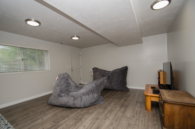 Building Photo - 624 E 1700 N