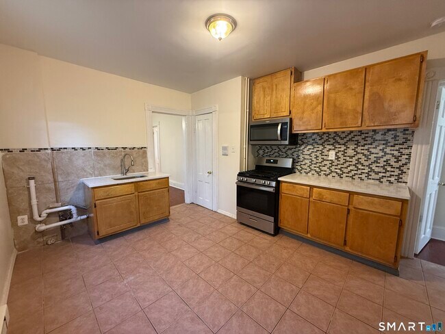 Building Photo - 215 Woodlawn Terrace