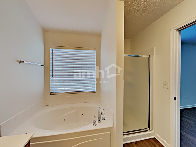 Building Photo - 2336 Hockett Dr