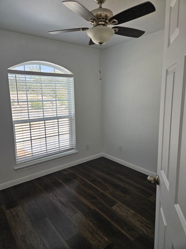 Building Photo - 5911 Lago Vista Way