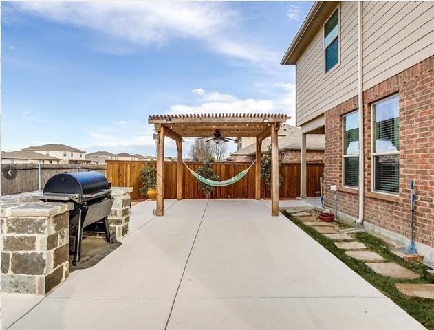 Building Photo - 5825 Valley Haven Way