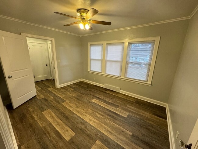 Building Photo - 3 bedroom, 2 bath House with 2 car detached garage