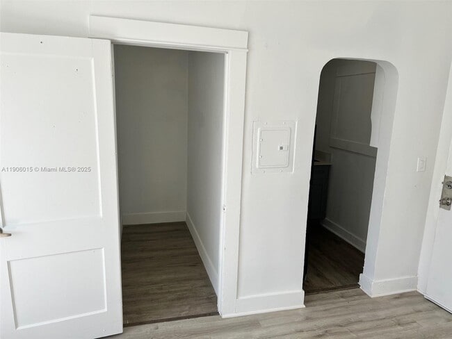 Building Photo - 1552 SW 2nd St