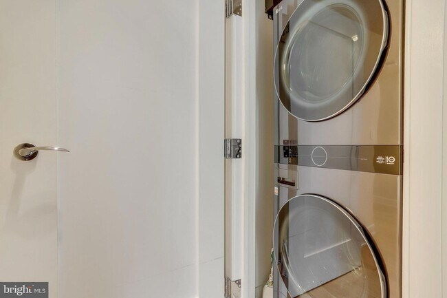 Building Photo - 1111 19th St N