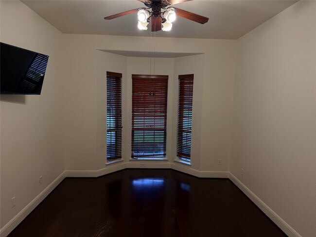 Building Photo - 130 E Lasting Spring Cir