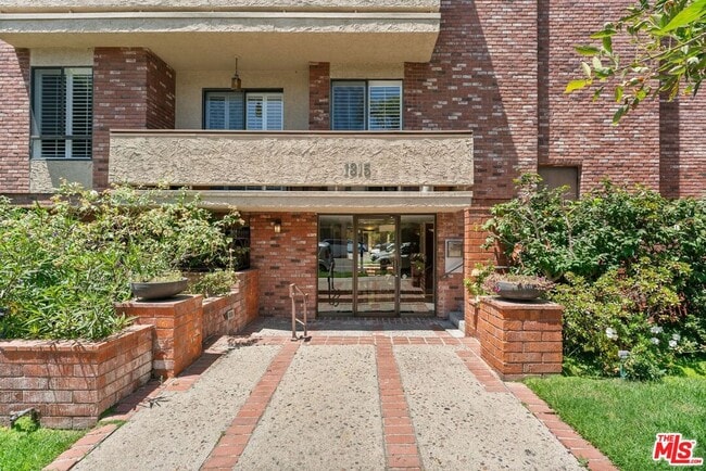 Building Photo - 1315 S Roxbury Dr