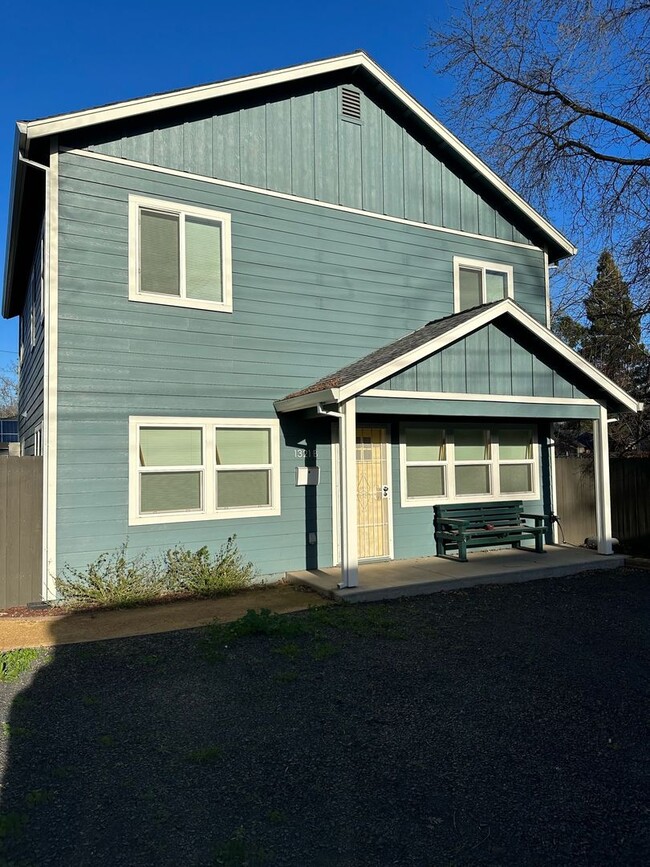 Building Photo - Spacious newer build! Close to downtown amenities and Enloe hospital!