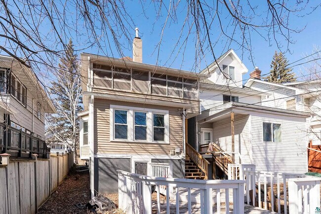 Building Photo - 2114 E 4th St