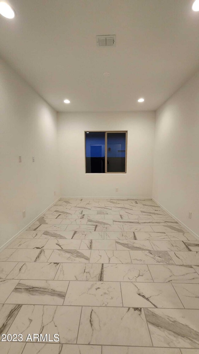 Building Photo - 14130 W El Cortez Pl