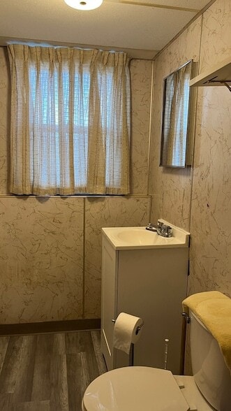 Building Photo - 647 N May St