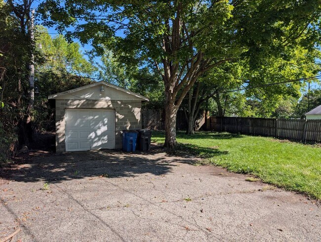 Building Photo - 5373 Pickford Dr