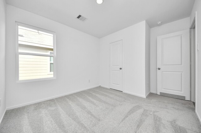 Building Photo - 29643 Knollwood Bay Rd